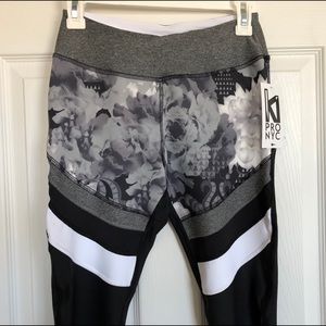 KI PRO NYC Black & White Floral Activewear Legging